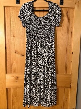 Black Floral Puff-Sleeve Midi Dress - Women's